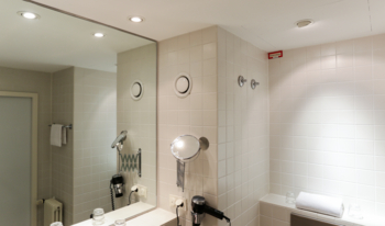 Spotlys på badeværelset